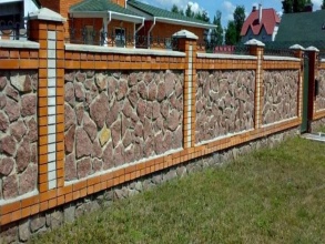 Кирпичный забор с камнем 12 метров фото в Серебряных Прудах
