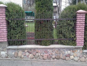 Сварные заборы с кирпичными столбами 80 метров фото в Серебряных Прудах