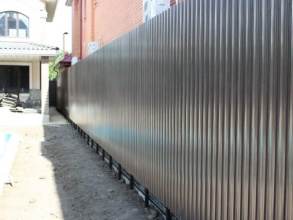 Забор из евроштакетника на ленточном фундаменте 57 метров фото в Серебряных Прудах